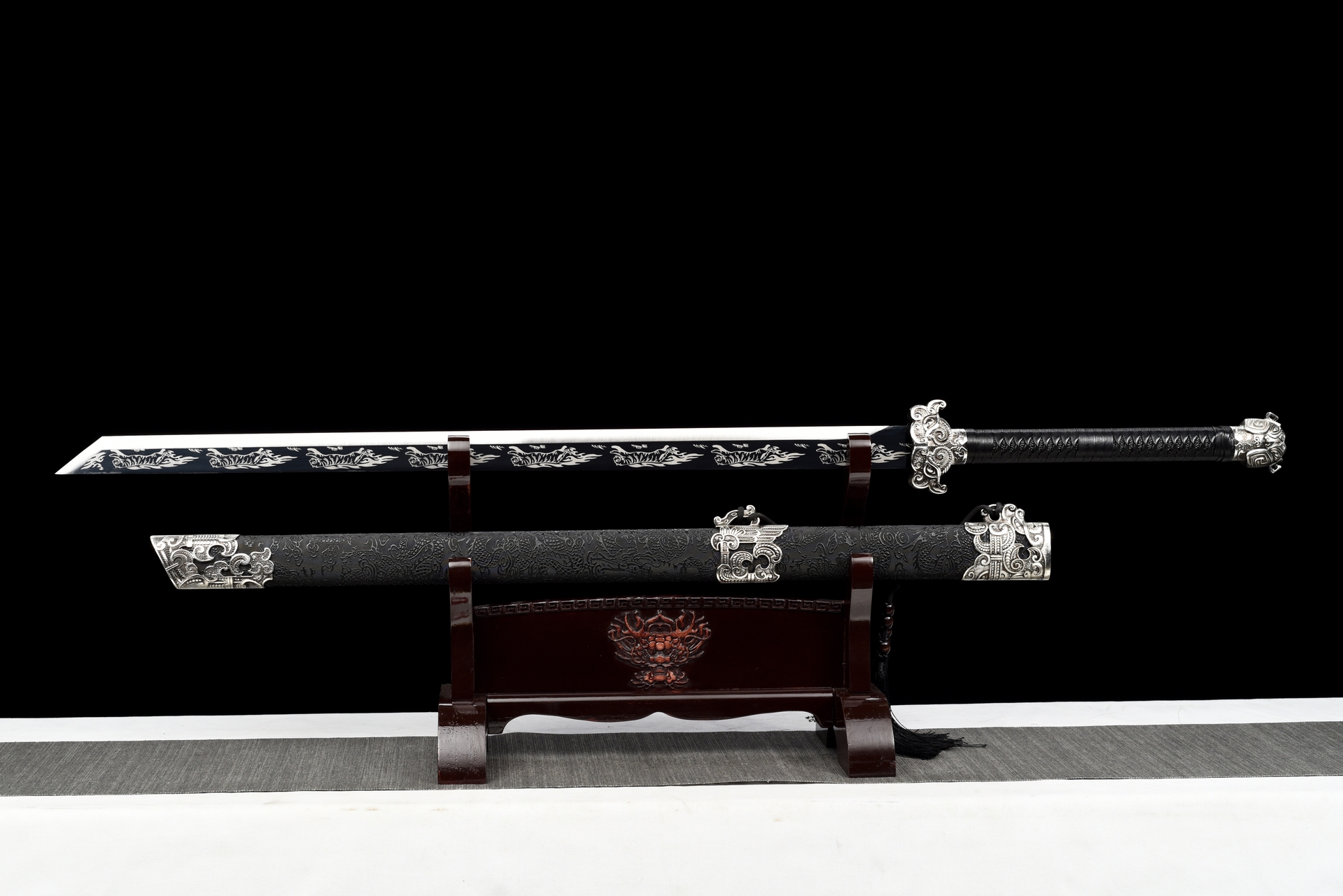 silver tiger high manganese steel fantasy sword with black engraved blade silver fittings 02