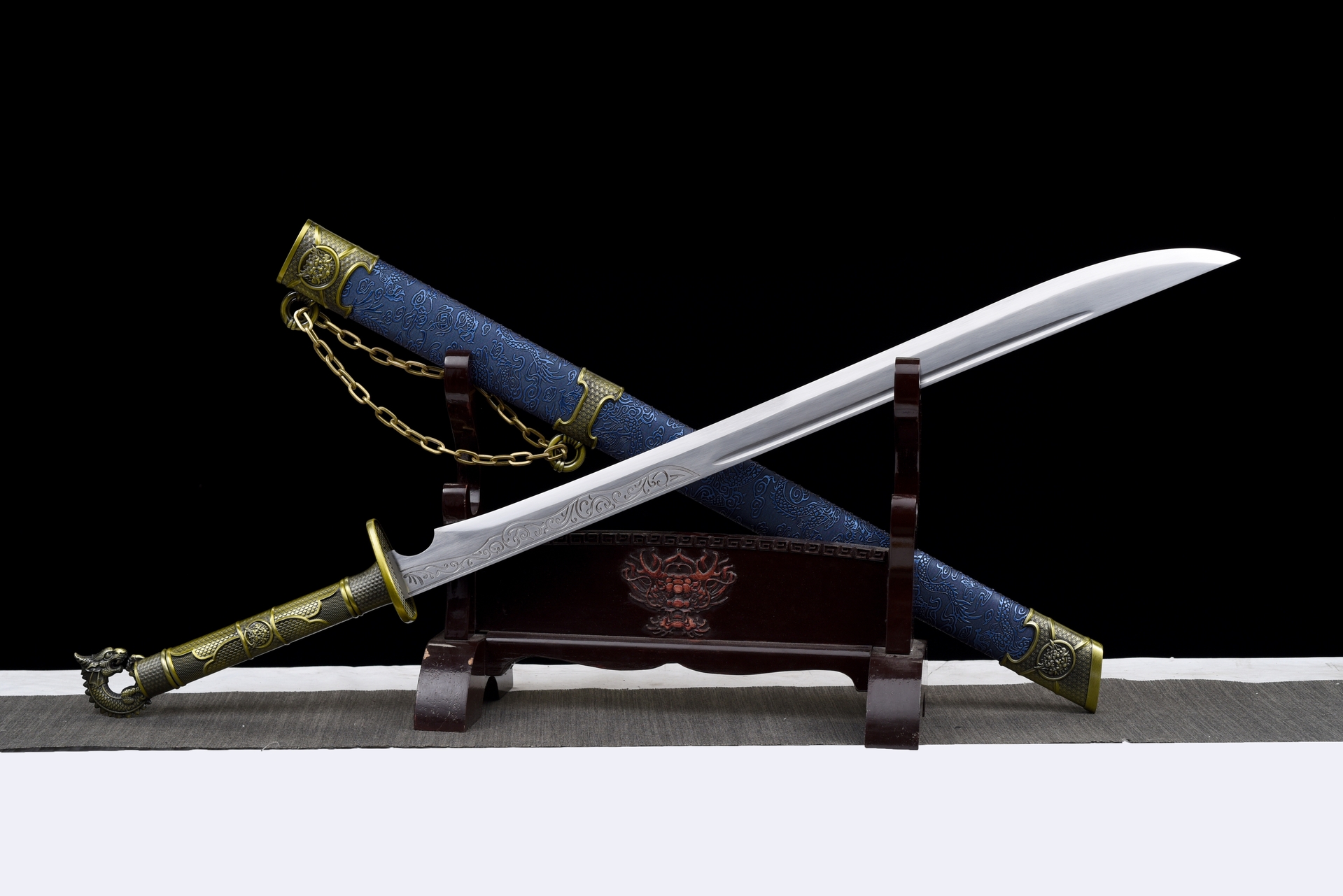 hell dragon iron lock distressed manganese steel tang dao blue leather saya bronze dragon pommel battle ready 01