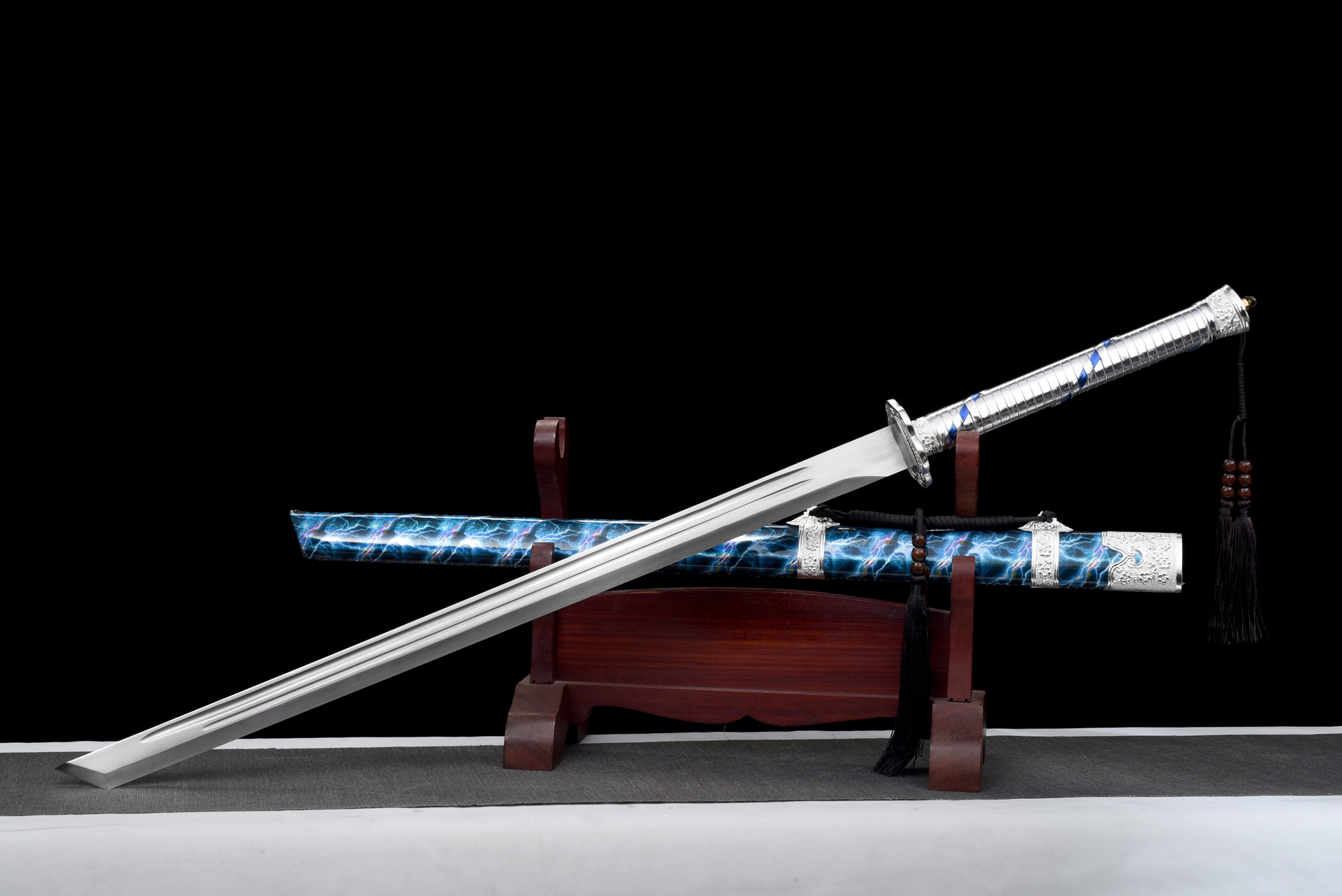 thunder strike high performance manganese steel xiuchun dao blue lightning pattern battle ready 01